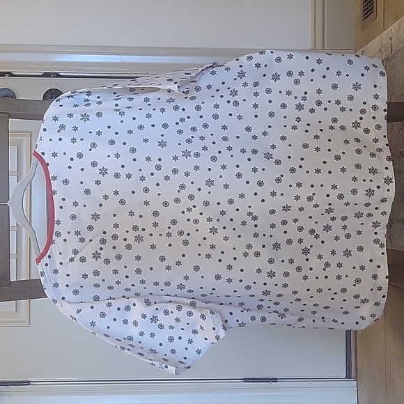 Christmas scrub top with snowman front border - Picture 4 of 4